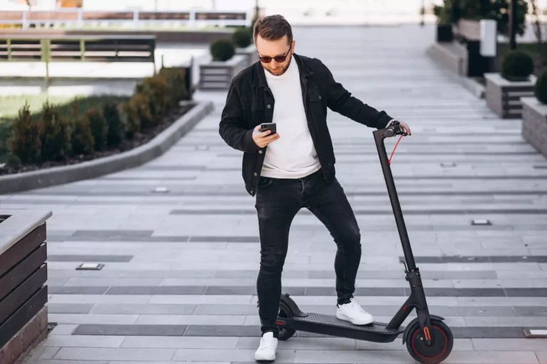 Elektrikli Scooter Tamircisi İzmit: Güvenilir Bakımın Adresi